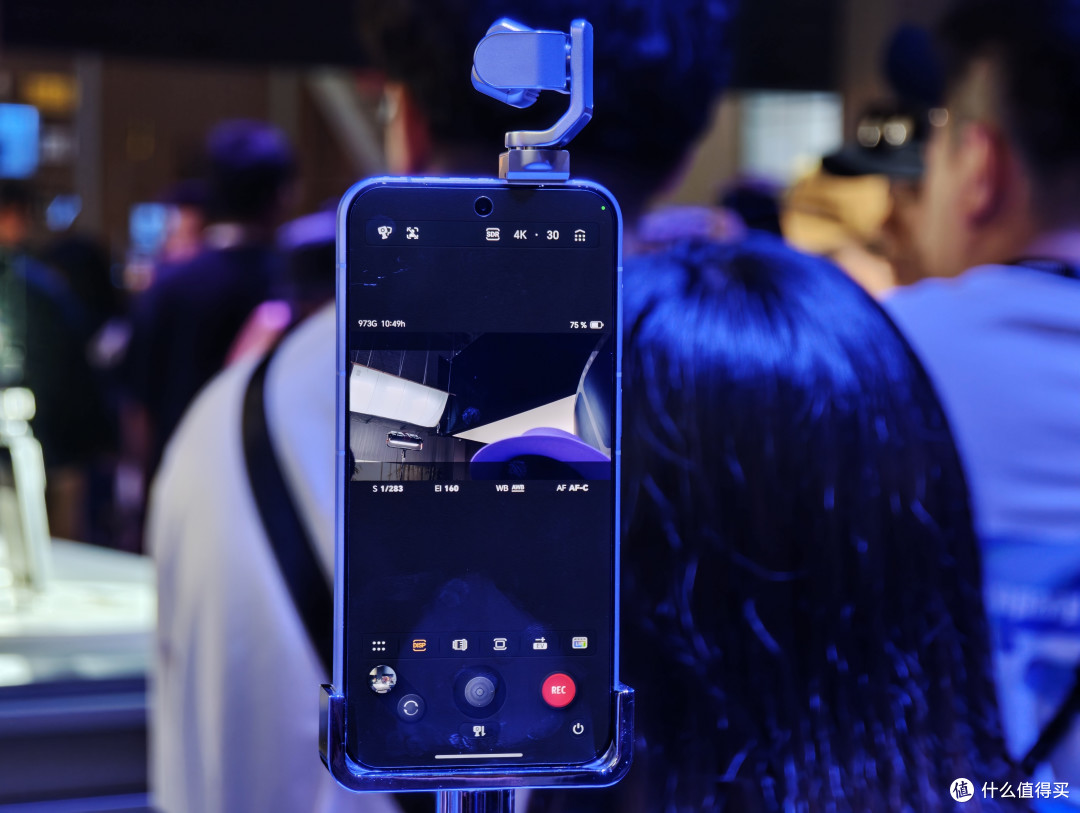 荣耀Robot Phone评测：在卷大底卷像素外，开辟手机影像的新路