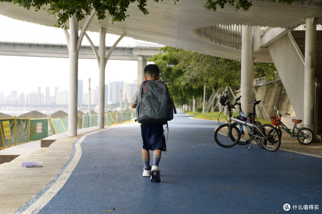 百年户外背包品牌跨界做学生书包，值得入手吗