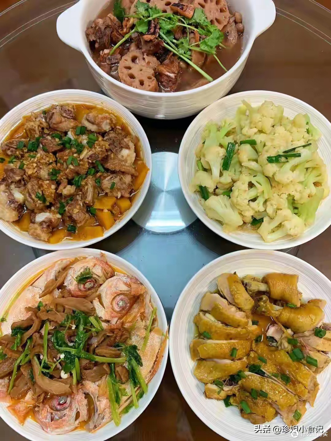 南瓜蒸排骨：原汁原味的美味