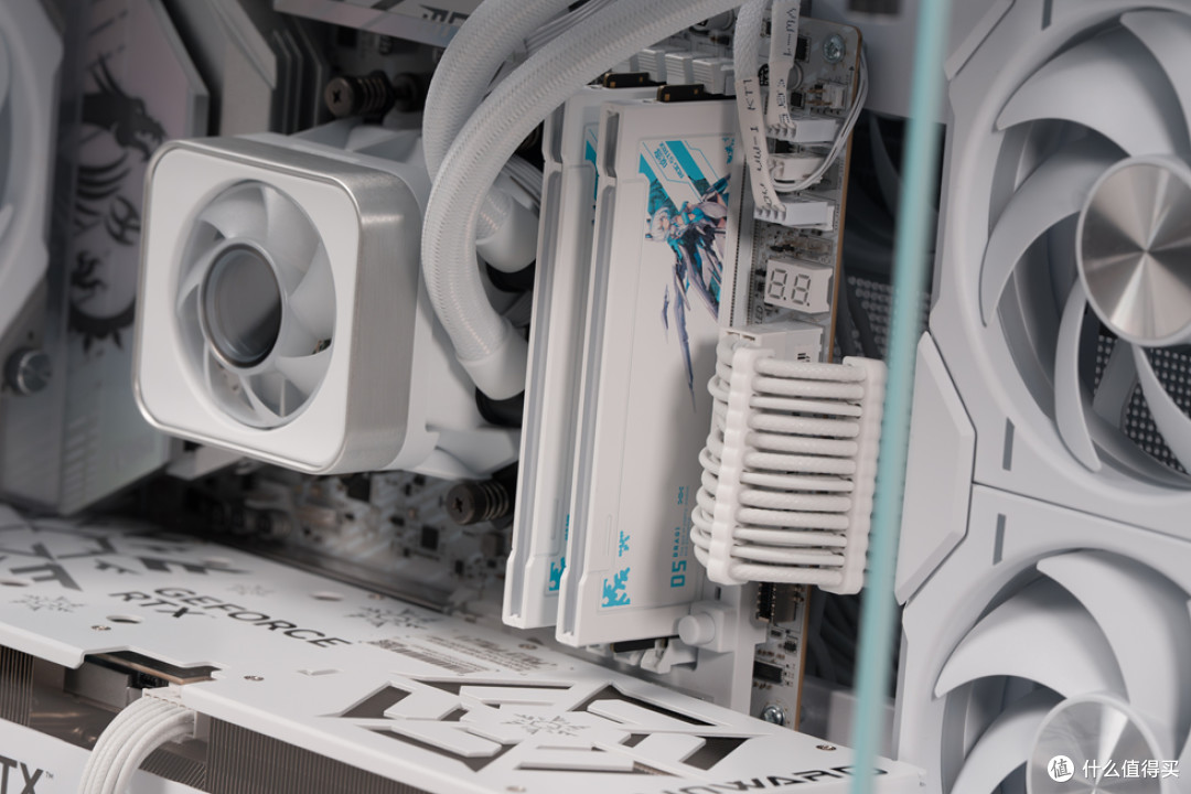 幻 翼_MSI B850M TI MAX_耕升RTX 5070Ti 踏雪_阿斯加特BRAGIxROG