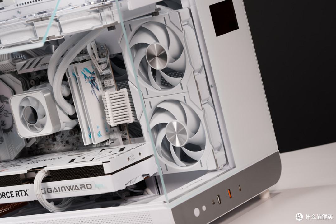 幻 翼_MSI B850M TI MAX_耕升RTX 5070Ti 踏雪_阿斯加特BRAGIxROG