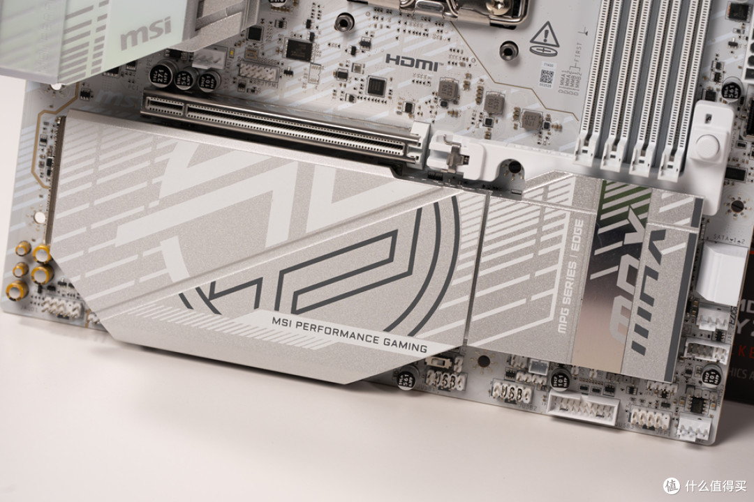 幻 翼_MSI B850M TI MAX_耕升RTX 5070Ti 踏雪_阿斯加特BRAGIxROG