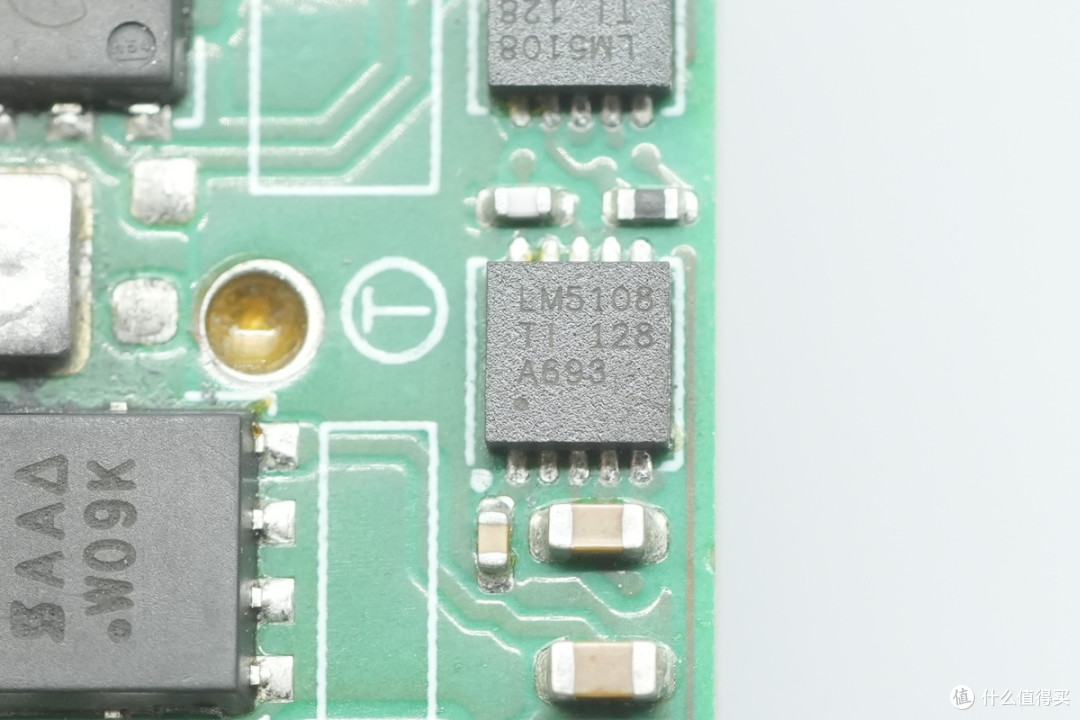台达 864W 1/4 砖 IBC 电源模块Q50SN12072RNDHQ方案解析