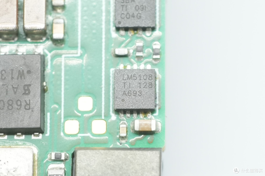 台达 864W 1/4 砖 IBC 电源模块Q50SN12072RNDHQ方案解析