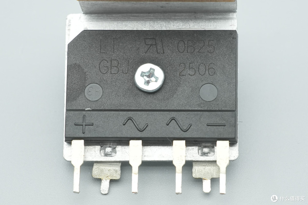 白金牌能效认证，群光800W CRPS碳化硅服务器电源拆解
