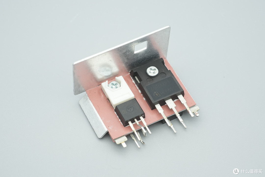 白金牌能效认证，群光800W CRPS碳化硅服务器电源拆解