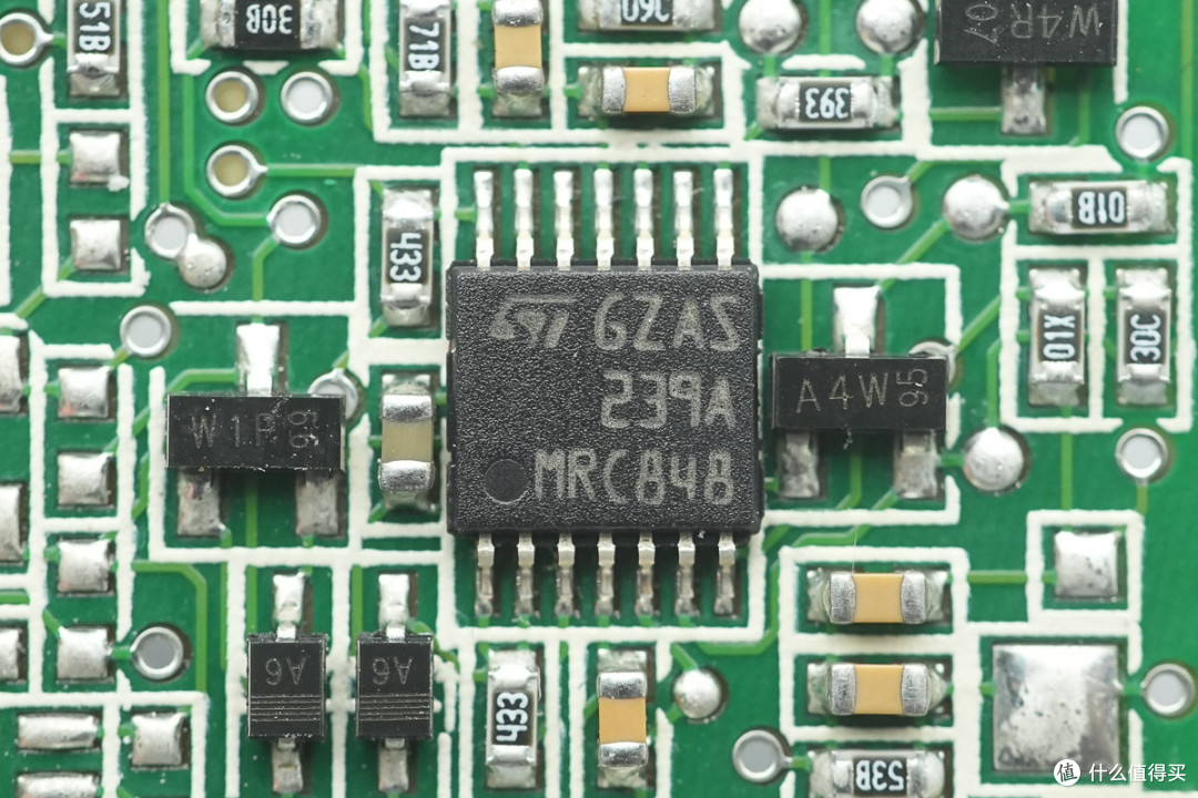 白金牌能效认证，群光800W CRPS碳化硅服务器电源拆解