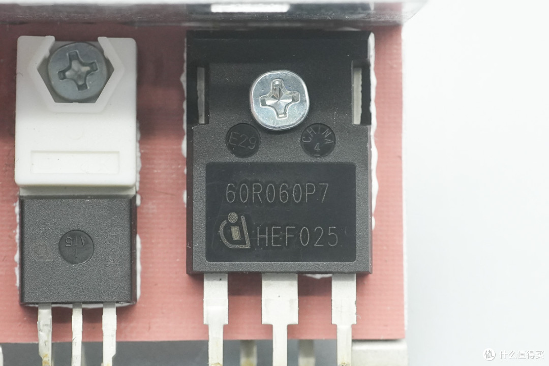 白金牌能效认证，群光800W CRPS碳化硅服务器电源拆解