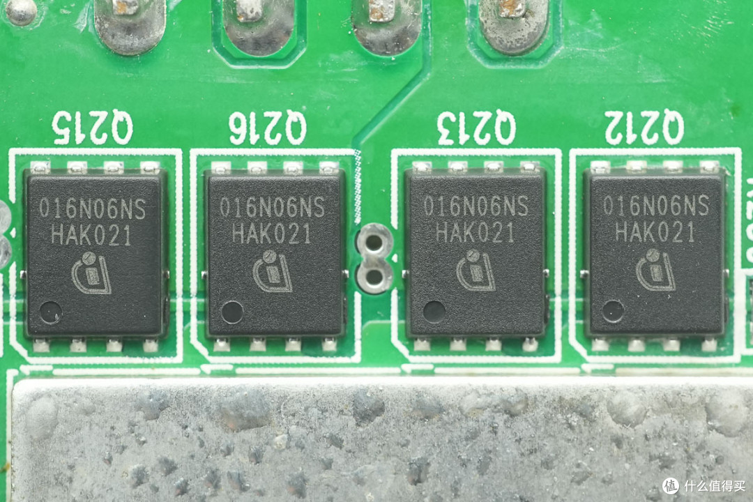 白金牌能效认证，群光800W CRPS碳化硅服务器电源拆解