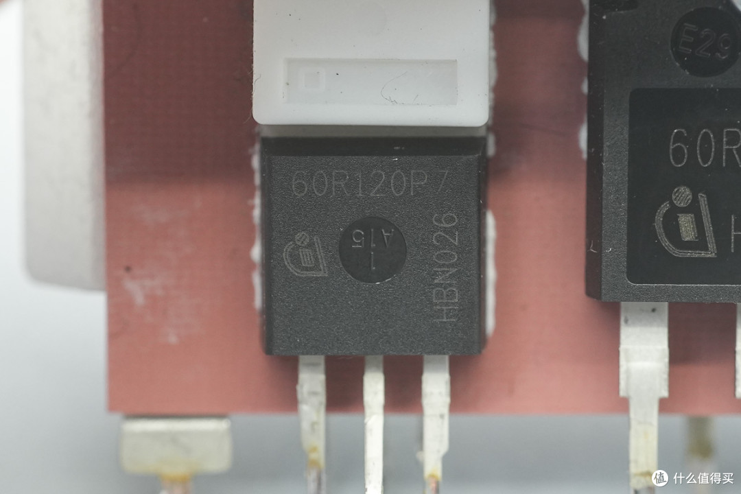 白金牌能效认证，群光800W CRPS碳化硅服务器电源拆解