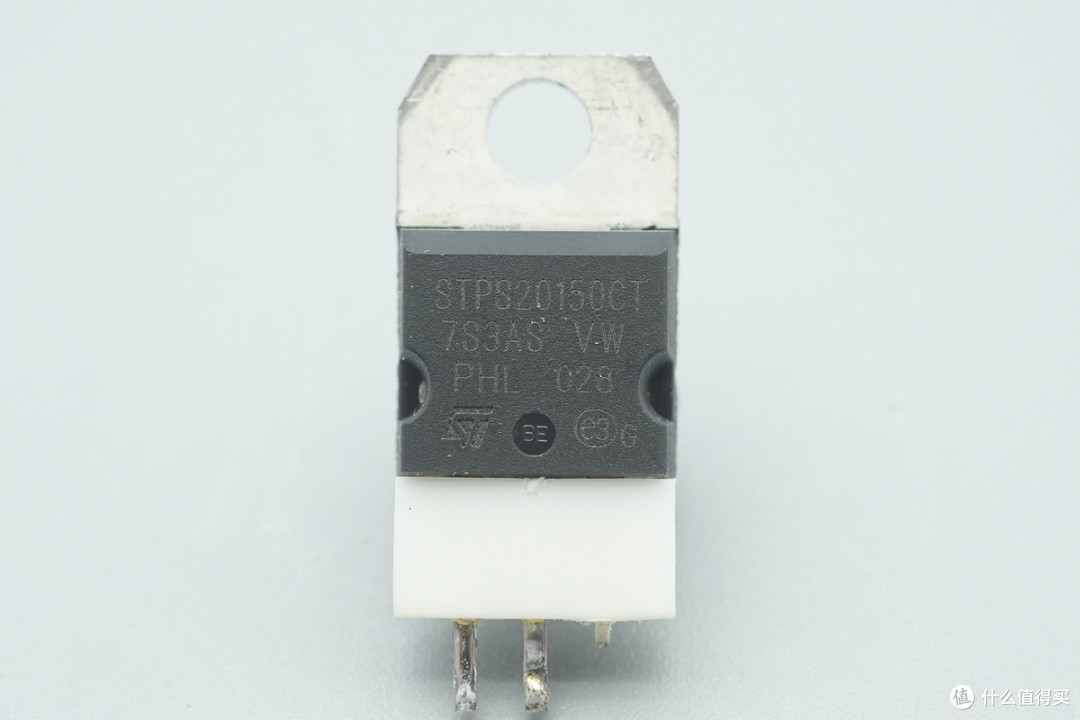 白金牌能效认证，群光800W CRPS碳化硅服务器电源拆解