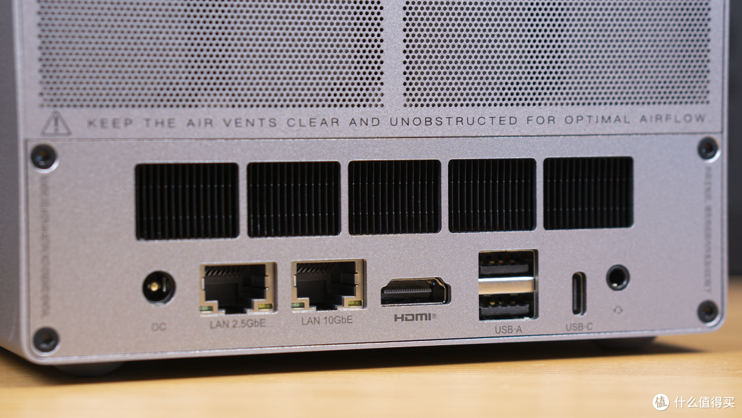 超多盘位、视频专属优化超小体型工作站，零刻ME Pro 13500H体验