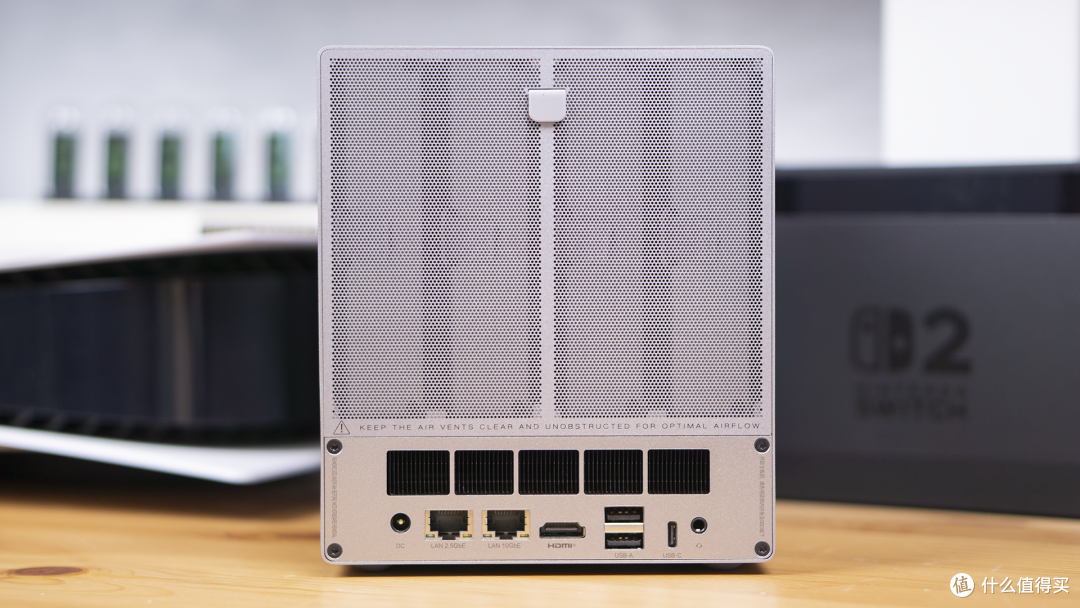 超多盘位、视频专属优化超小体型工作站，零刻ME Pro 13500H体验