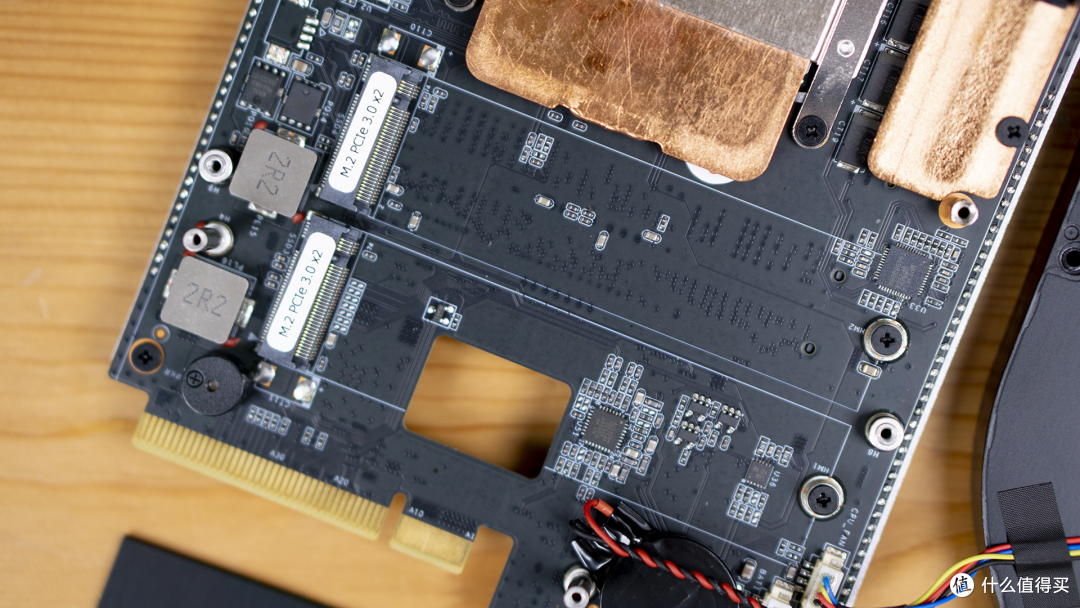 超多盘位、视频专属优化超小体型工作站，零刻ME Pro 13500H体验
