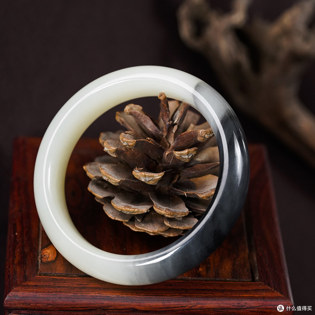 你买的究竟是“即时满足”，还是一件能陪你走过时间的物件？
