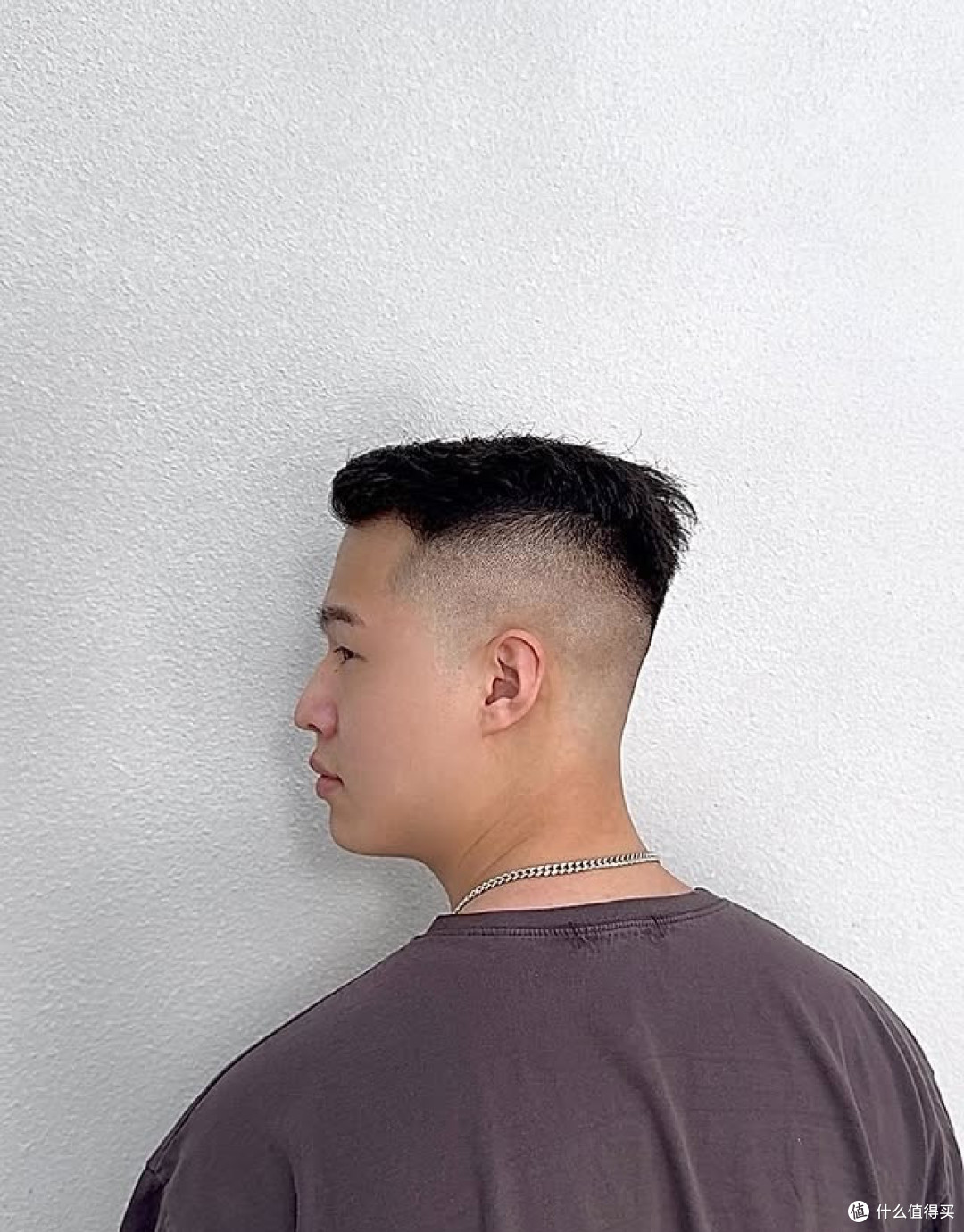 男生不过时的侧分渐变短发，干净帅气、百搭耐看，不挑年龄场景
