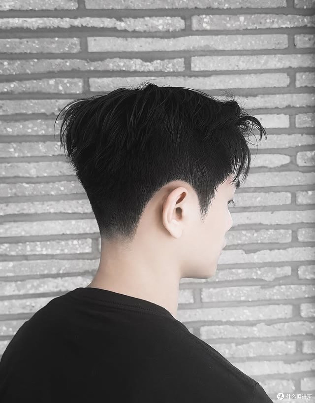男生不过时的侧分渐变短发，干净帅气、百搭耐看，不挑年龄场景