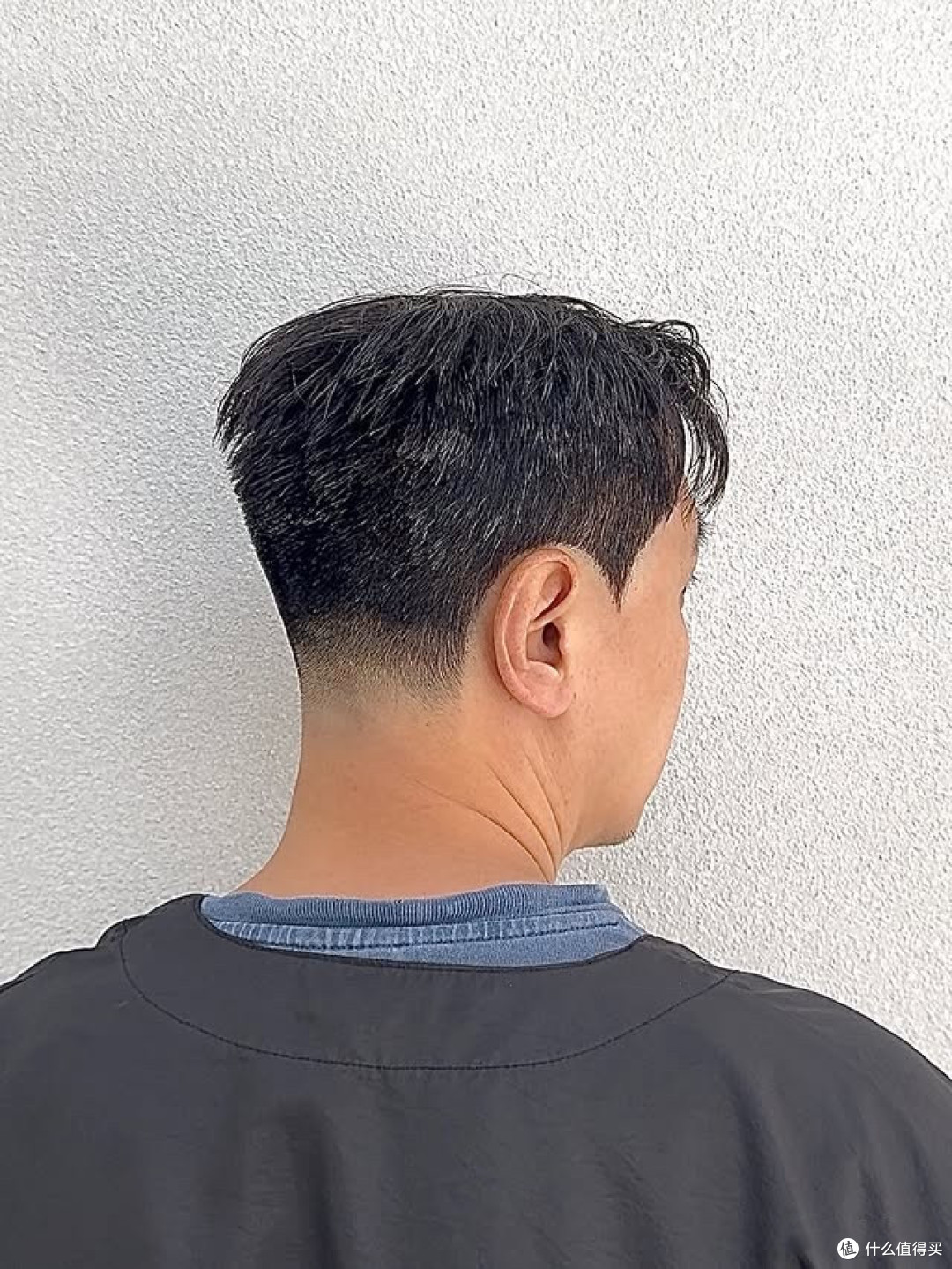 男生不过时的侧分渐变短发，干净帅气、百搭耐看，不挑年龄场景