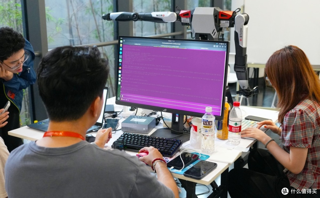 华硕携AscentGX10亮相AdventureX2026算力赋能青年创造获创客好评