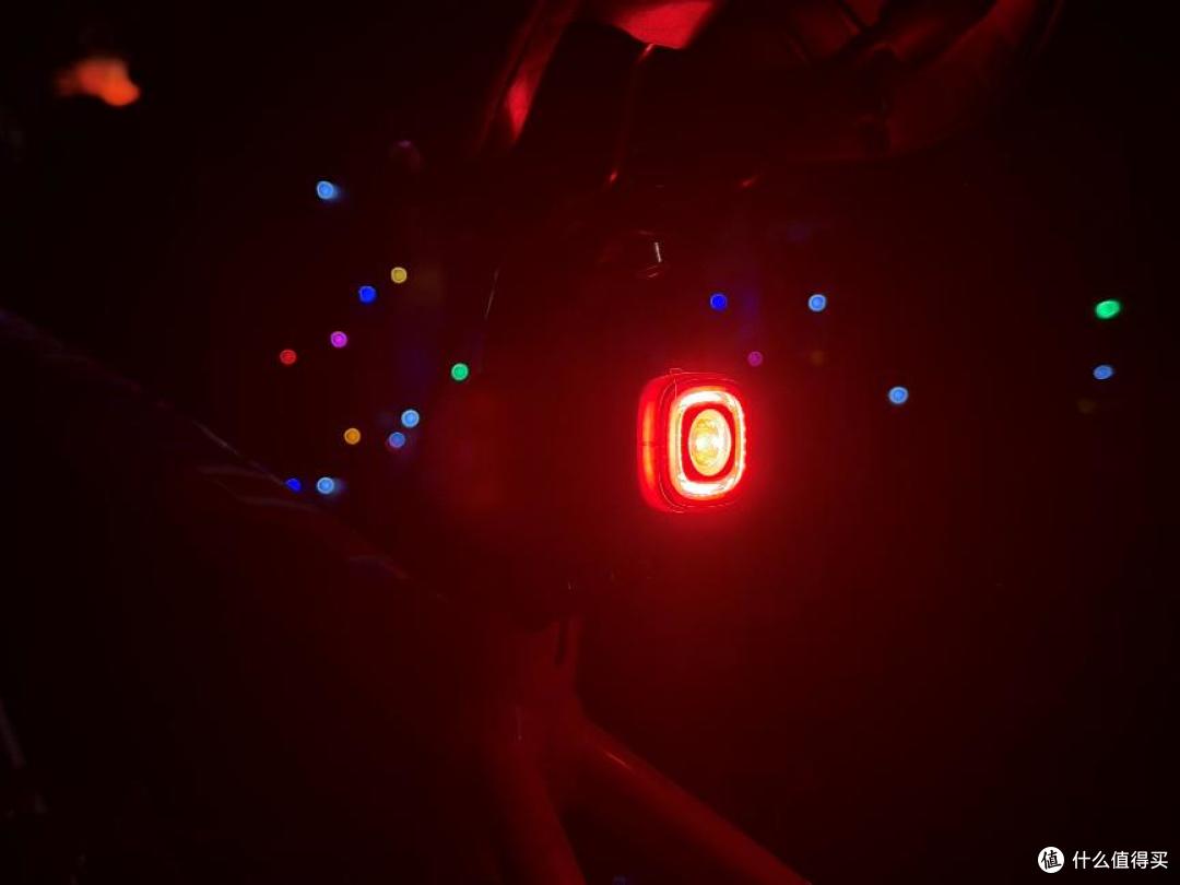 告别夜骑盲区，迈极炫RN120尾灯，安装+刹车感应，夜骑够用吗？