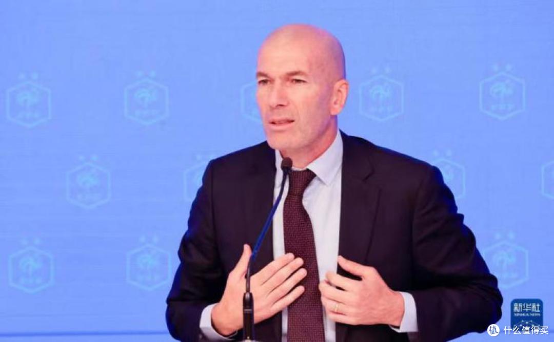 齐达内、曼奇尼同时走马上任，境遇大相径庭