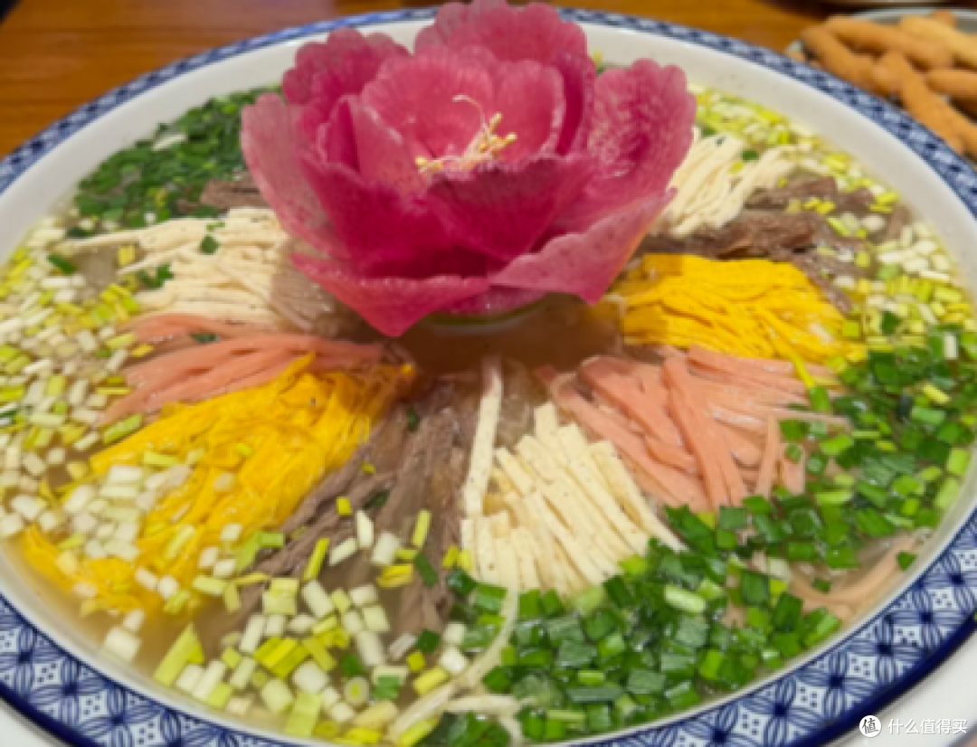 河南牡丹燕菜，汤汁鲜醇荤素搭配地道豫式宴席菜