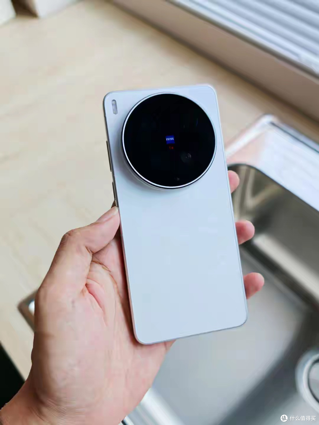 vivo X300 Ultra，2026年下半年还值吗？一台"偏科"到极致的怪兽