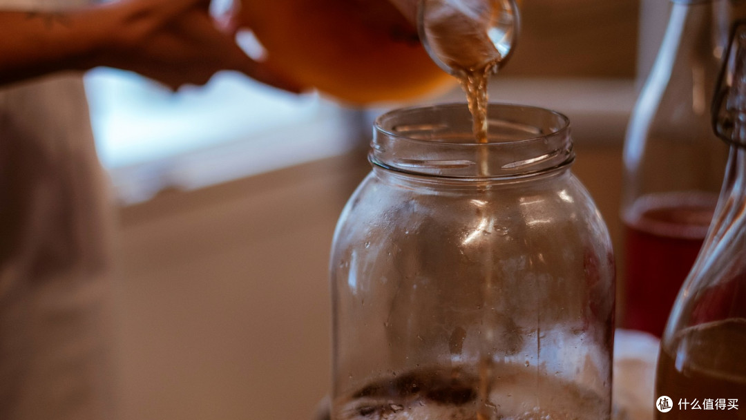 康普茶和酸啤根本不是一回事!但它偏偏混进了精酿酒吧?——看懂康普茶