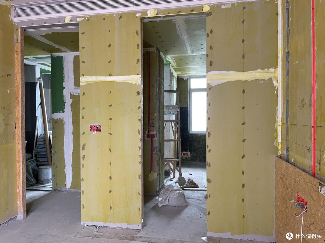 墙不牢一推就倒？隔音差没有隐私？新建墙体一坑接一坑