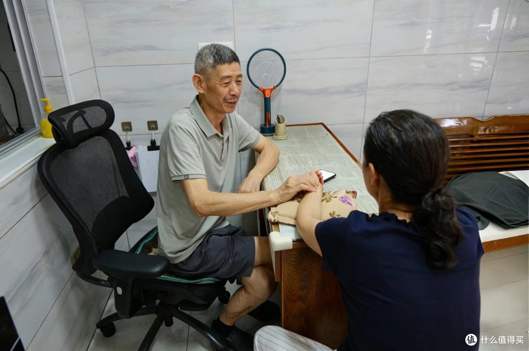对比骨传导助听器,为什么更推荐老人用气传导?附老爸使用体验