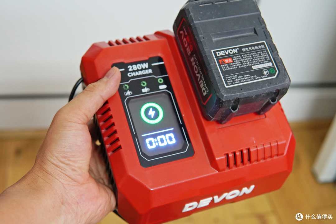 从60瓦到280瓦，哪款更适合你？大有20V充电器充电实测和选购分析