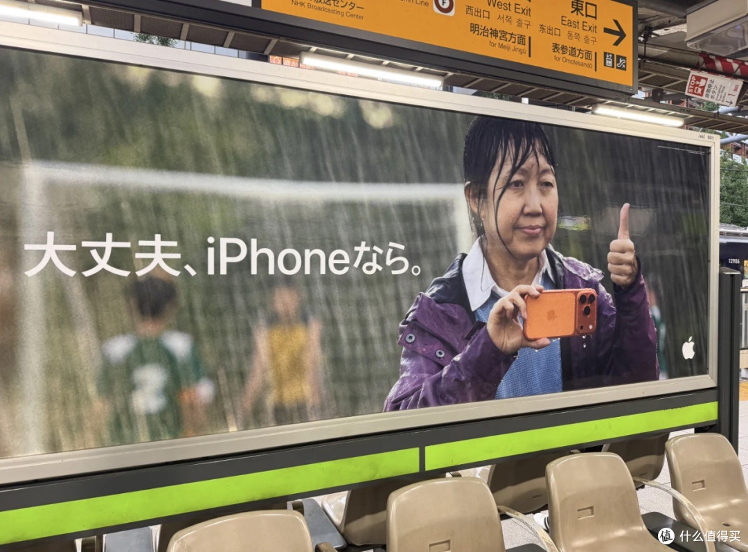 别被苹果的"温情牌"骗了——这组日本广告，藏着最精明的算计