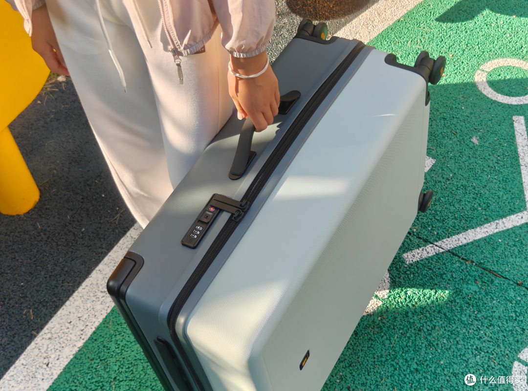 高颜值超能装还耐用!地平线8号大旅行家行李箱分享