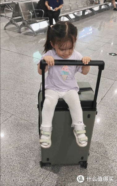 四大拖两小贵州旅行,一个地平线8号行李箱装下全家出行装备