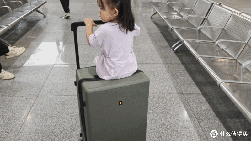 四大拖两小贵州旅行,一个地平线8号行李箱装下全家出行装备