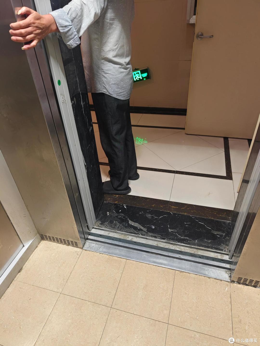 搬进新家才发现:比物业更头疼的,其实是那些一言难尽的邻居!