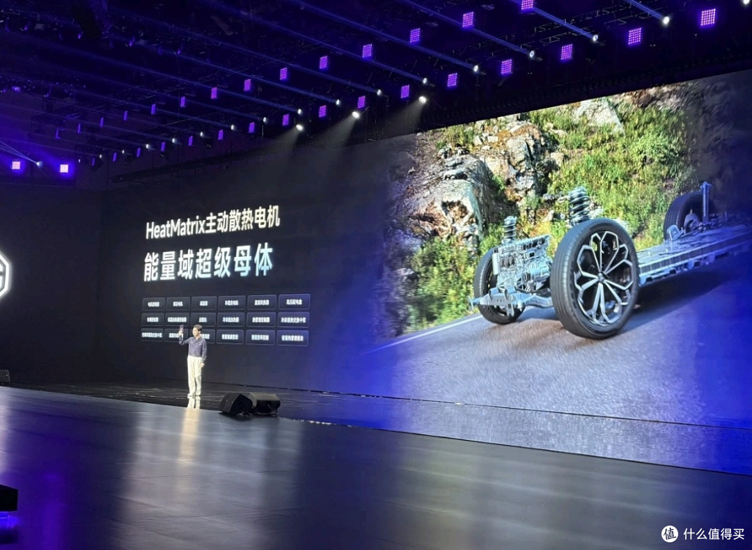 12.59万起MG 07预售,845km续航+激光雷达+R7世界模型+人性化设计