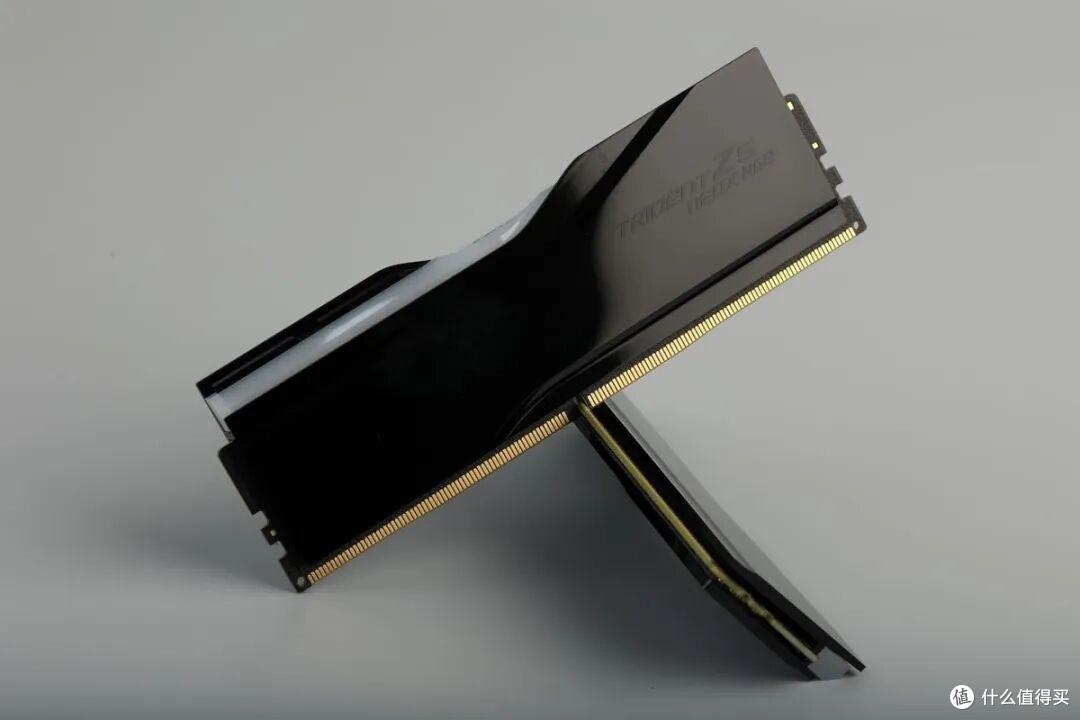 黑科技:芝奇焰锋戟X DDR5 EXPO ULL测试,CL36内存比CL28还强?