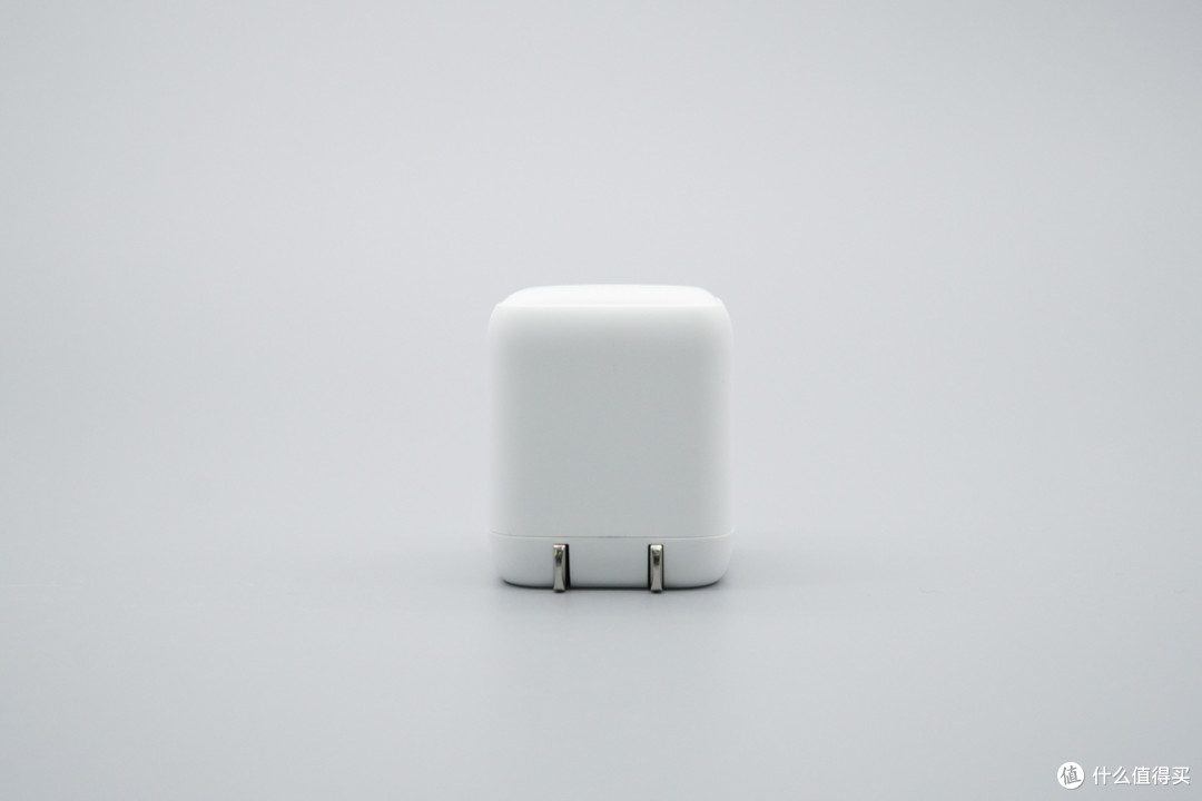 QR 准谐振架构加持,奥海 60W 氮化镓动态快充充电器评测