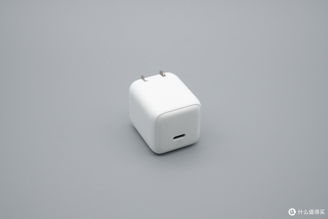 QR 准谐振架构加持,奥海 60W 氮化镓动态快充充电器评测