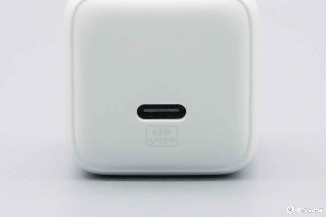 QR 准谐振架构加持,奥海 60W 氮化镓动态快充充电器评测