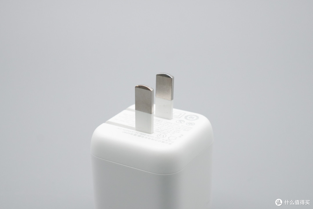 QR 准谐振架构加持,奥海 60W 氮化镓动态快充充电器评测