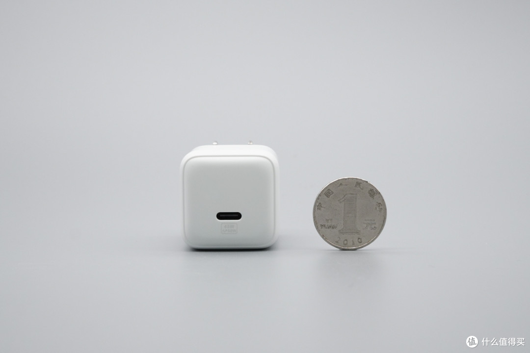 QR 准谐振架构加持,奥海 60W 氮化镓动态快充充电器评测
