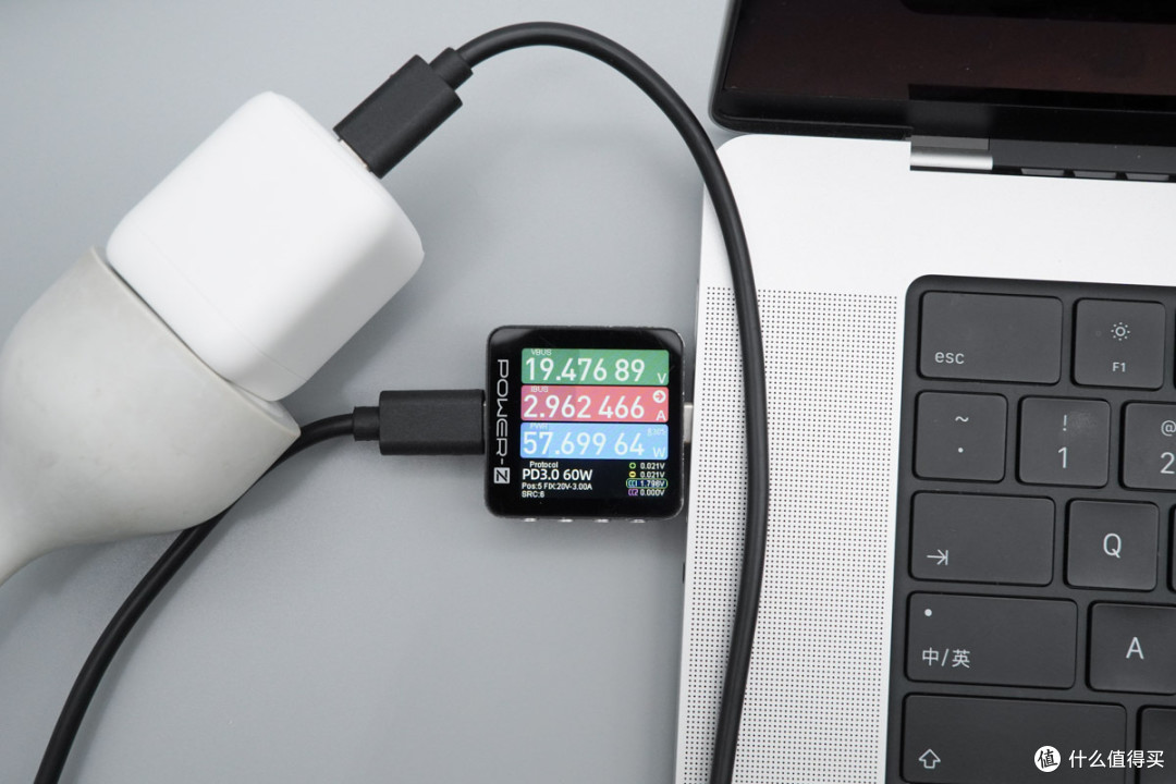QR 准谐振架构加持,奥海 60W 氮化镓动态快充充电器评测