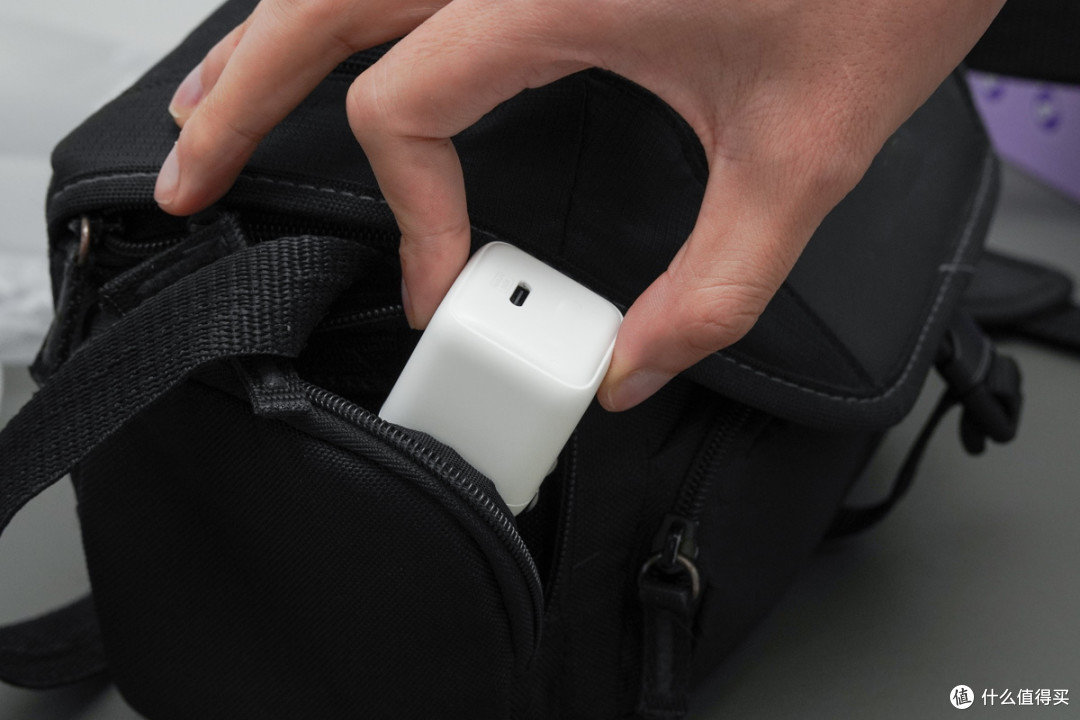 QR 准谐振架构加持,奥海 60W 氮化镓动态快充充电器评测