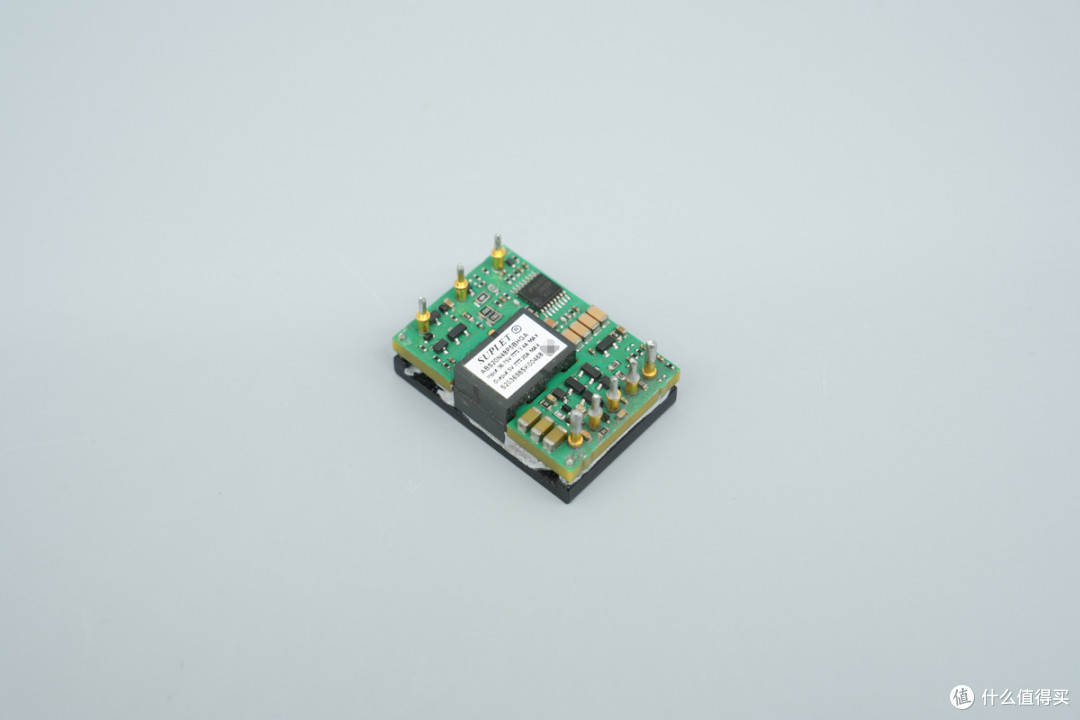 92%满载效率,雷能 100W 1/16 砖电源模块方案解析