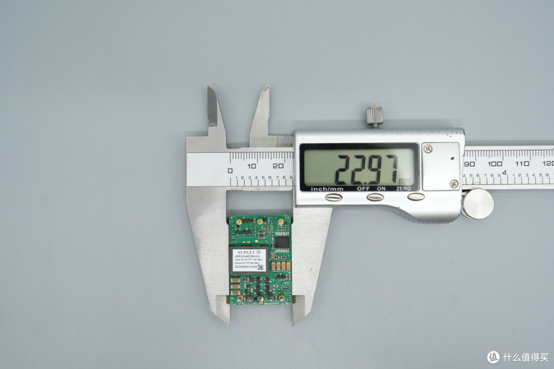 92%满载效率,雷能 100W 1/16 砖电源模块方案解析