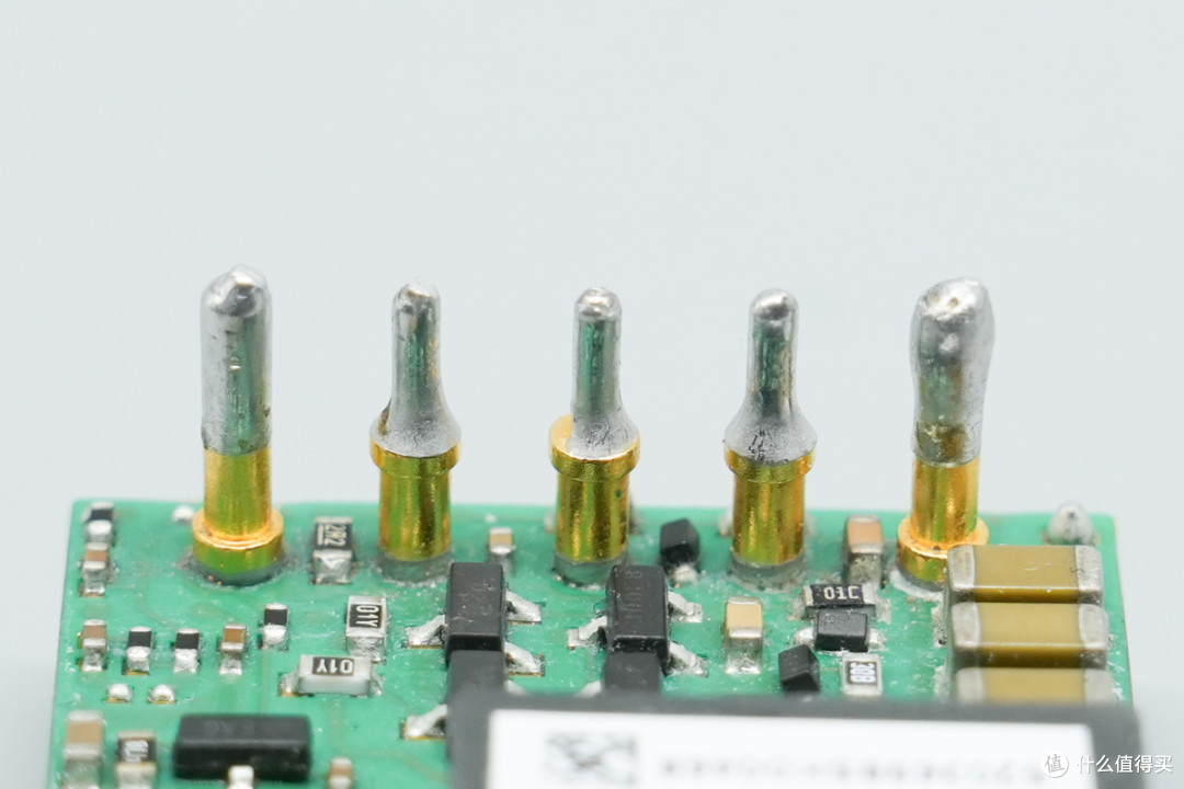 92%满载效率,雷能 100W 1/16 砖电源模块方案解析