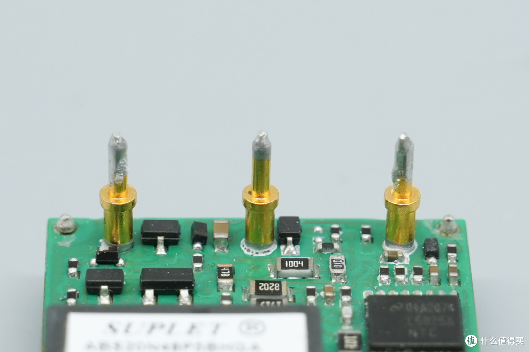 92%满载效率,雷能 100W 1/16 砖电源模块方案解析