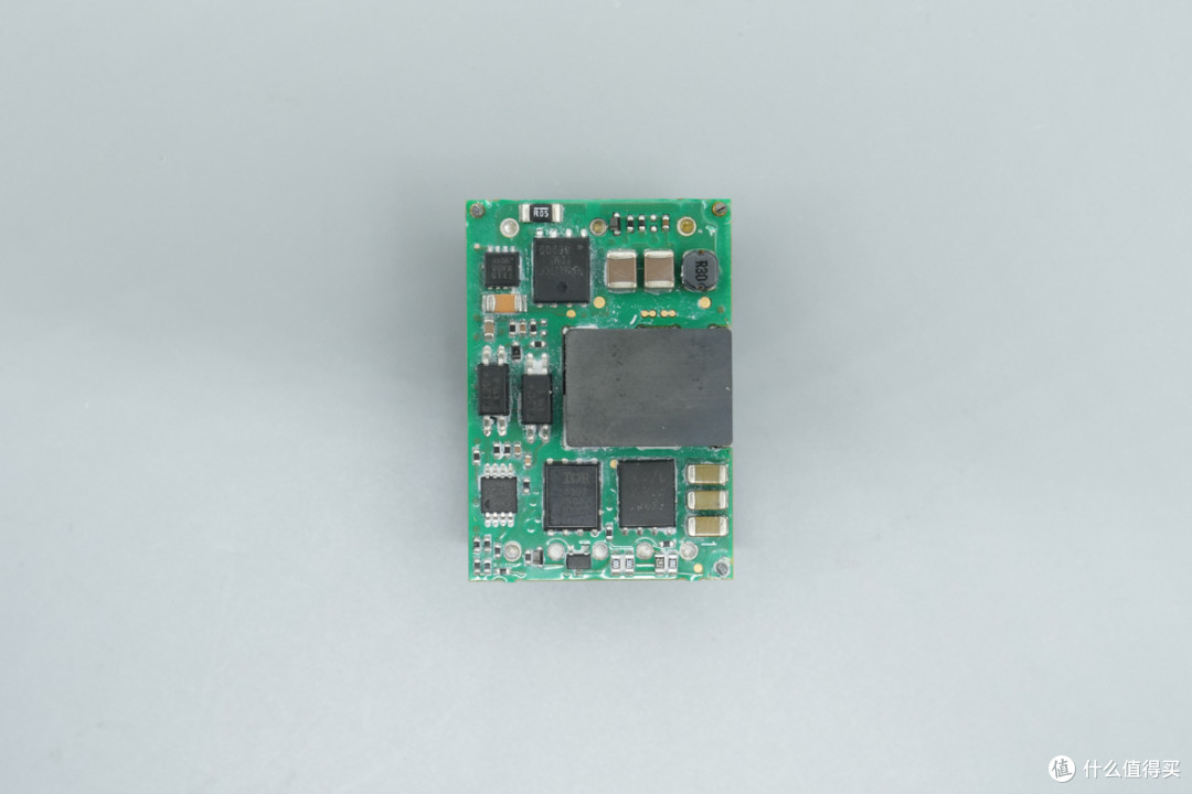 92%满载效率,雷能 100W 1/16 砖电源模块方案解析